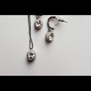 Swarovski crystal pendant necklace & earring set